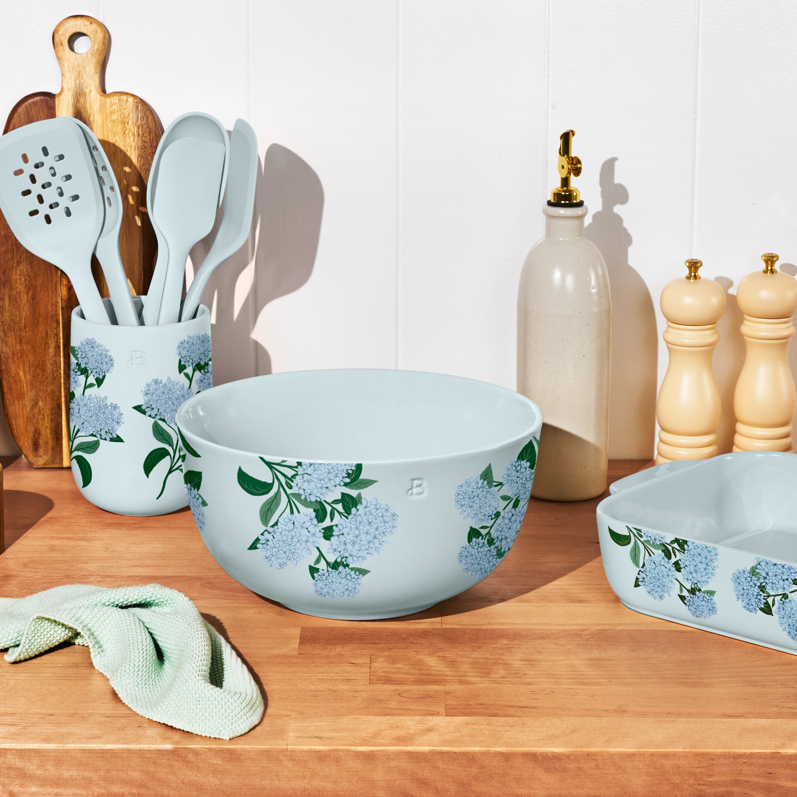 9x13 Stoneware Baking Dish. Hydrangea Floral - Image 2