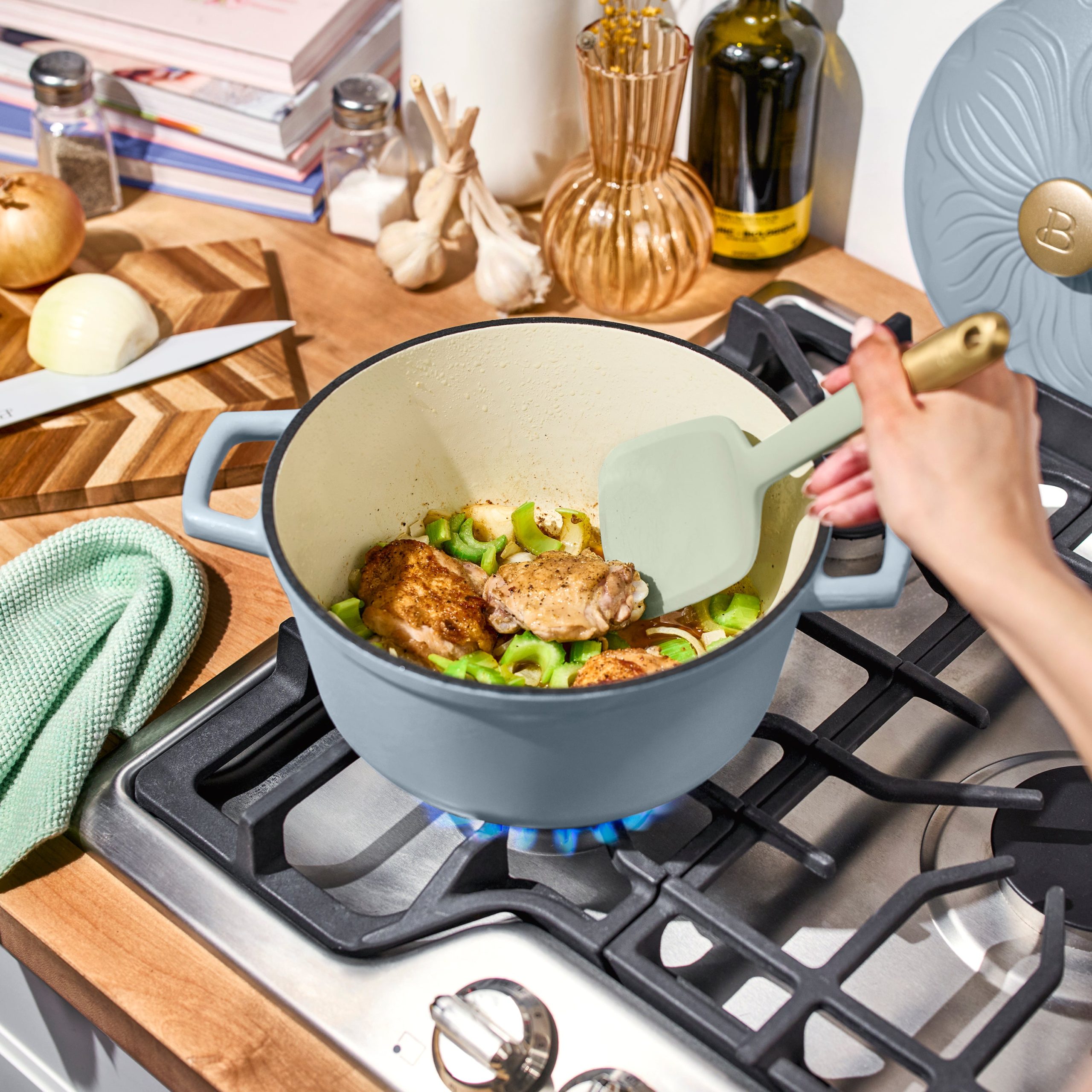 4qt Enamel Cast Iron Dutch Oven with Petal Lid - Image 3